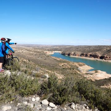 7. Route of the Moneva Reservoir